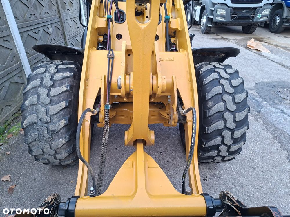 Caterpillar CAT 906 M - 16