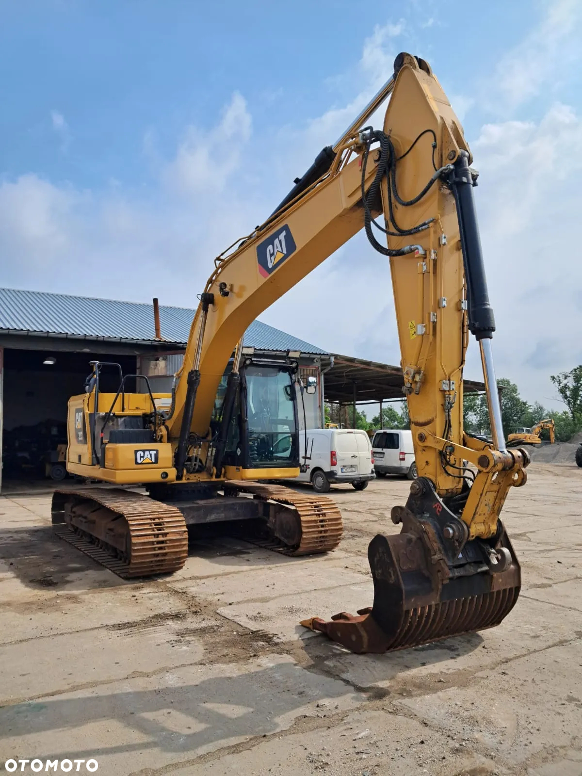 Caterpillar 323 - 12
