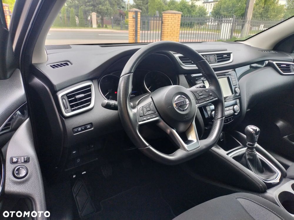 Nissan Qashqai 1.3 DIG-T N-Connecta EU6d - 12
