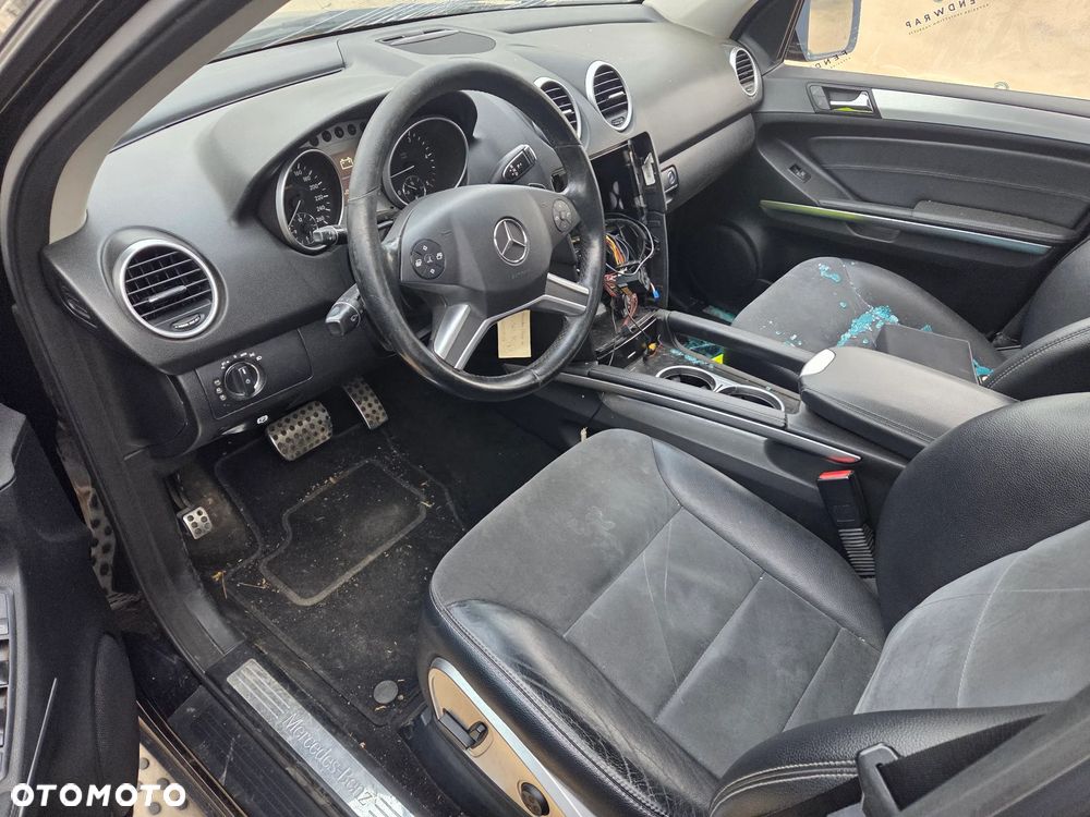 Mercedes-Benz ML - 15