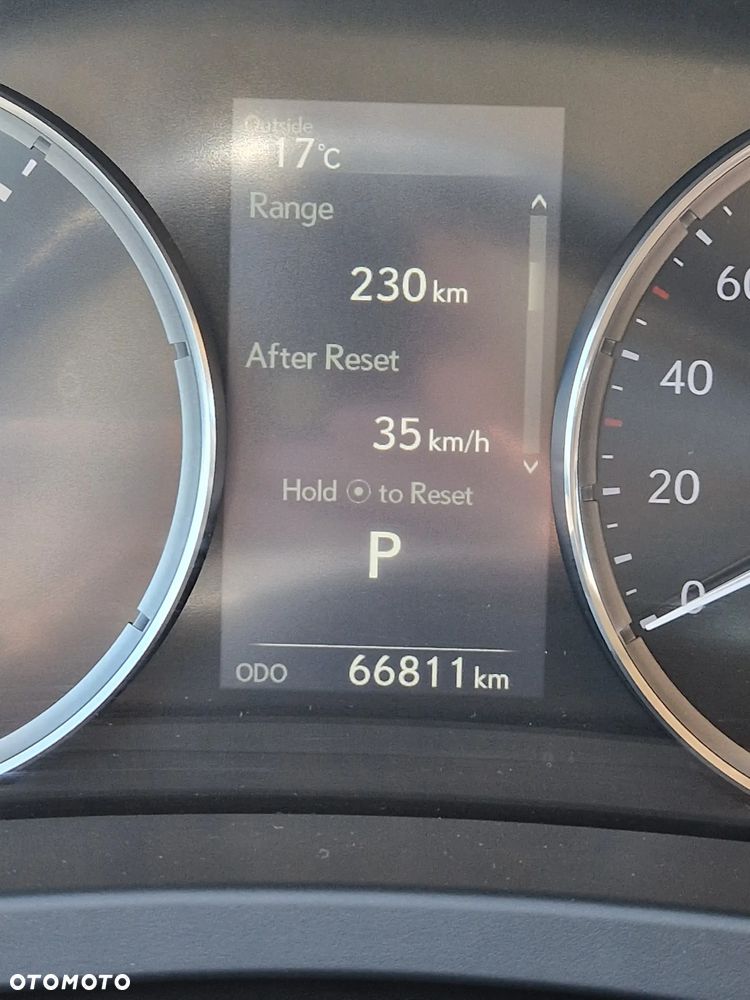 Lexus IS 300h Business Edition - 12