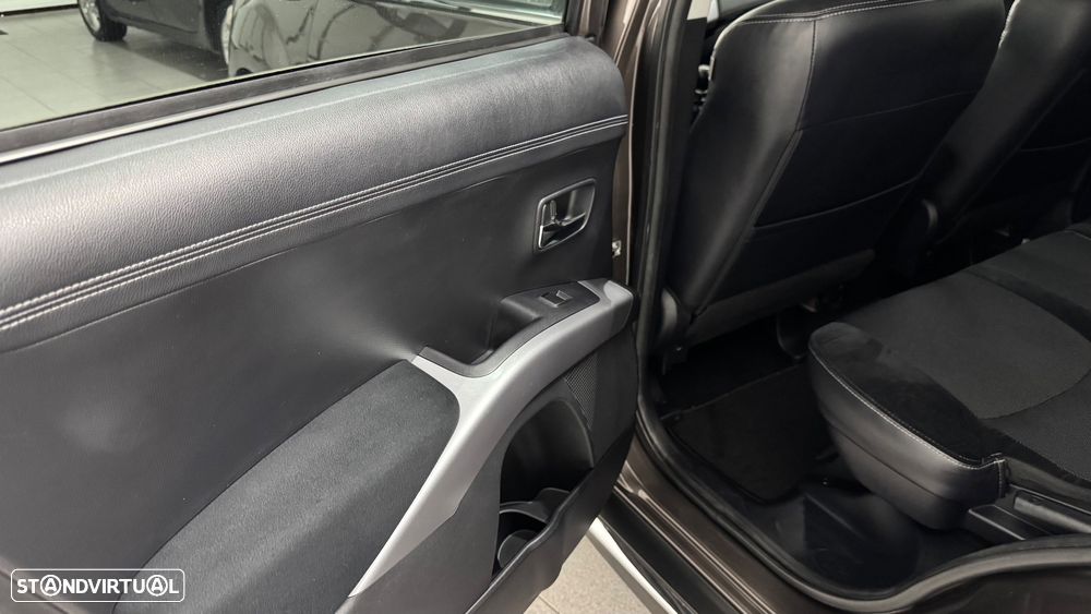 Mitsubishi Outlander 2.2 DI-D Instyle 4WD - 33