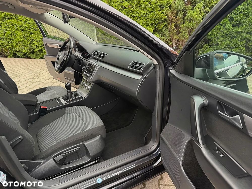 Volkswagen Passat 2.0 TDI Highline - 16