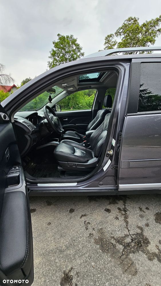 Mitsubishi Outlander 2.0 DID Instyle NAVI - 10