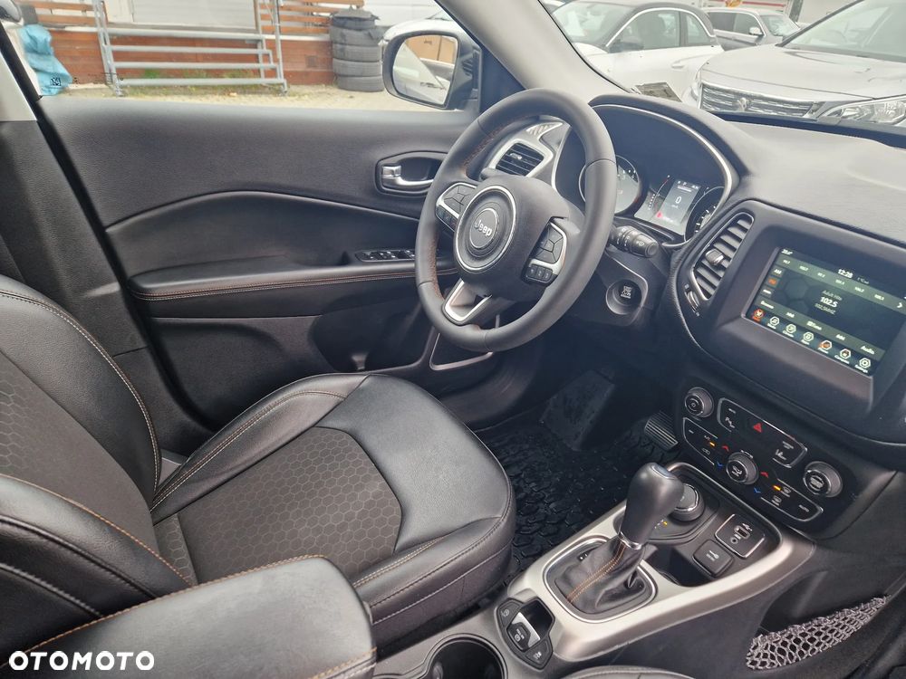 Jeep Compass - 35