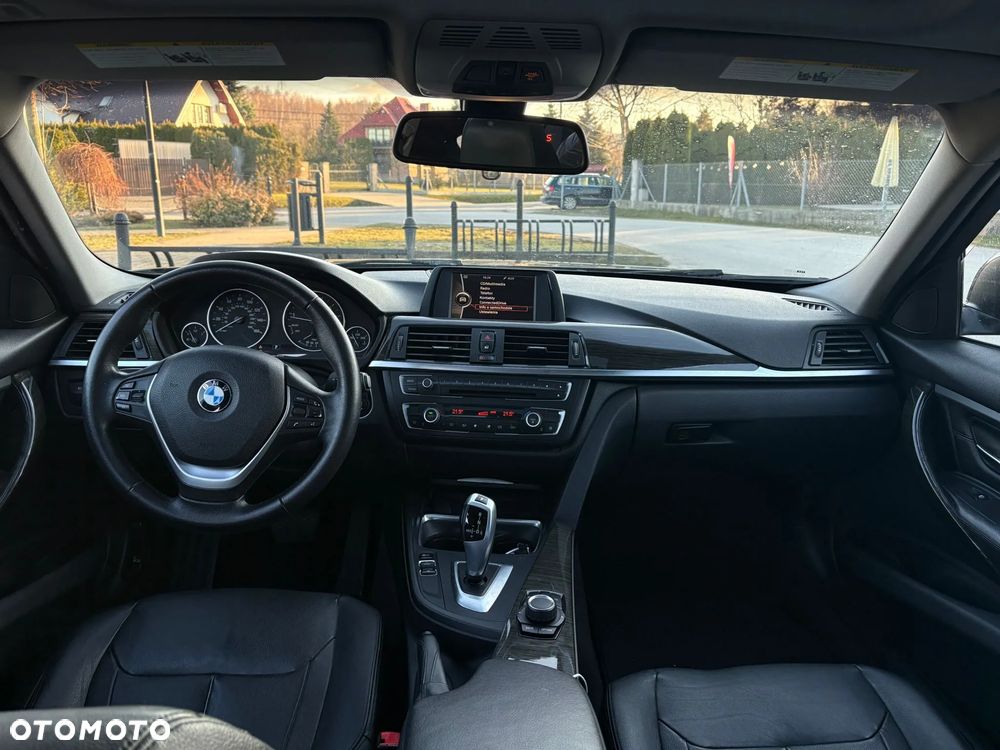 BMW Seria 3 328i Luxury Line - 12