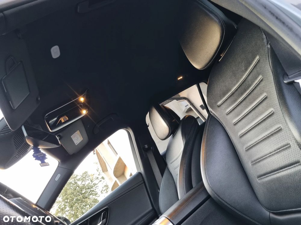 Mercedes-Benz Klasa C 300 e PHEV AMG - 17