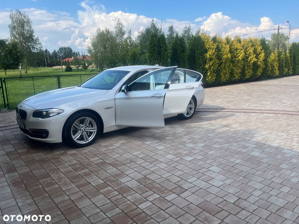 BMW Seria 5 528i xDrive Luxury Line - 9