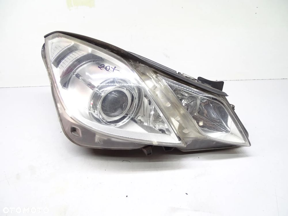 E KLASA W207 Lampa prawa EU Bi Xenon