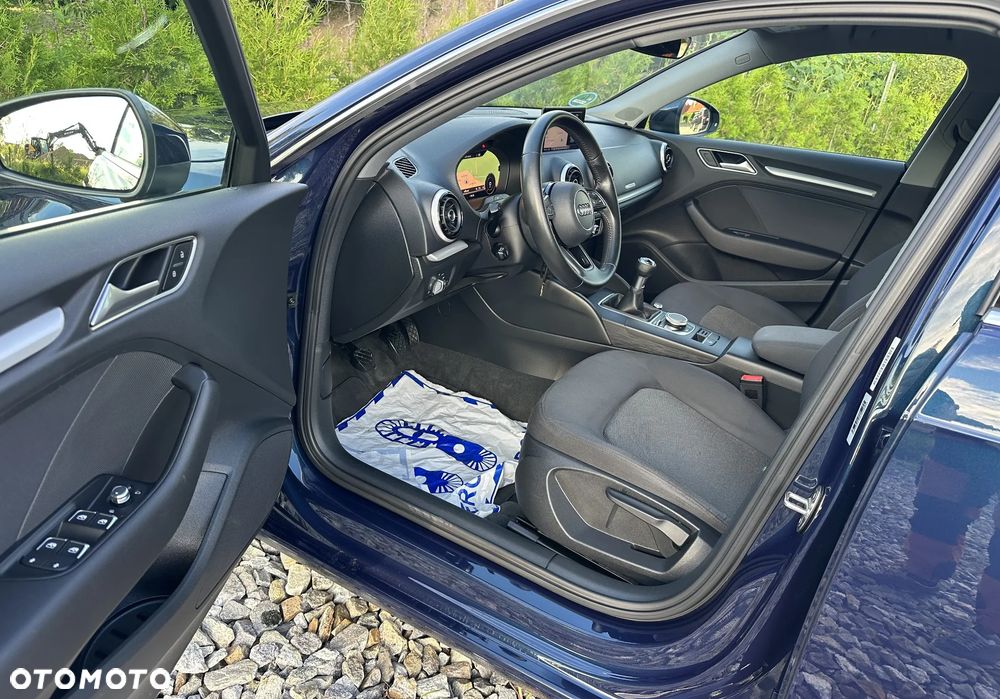 Audi A3 Sportback 2.0 TDI design - 5