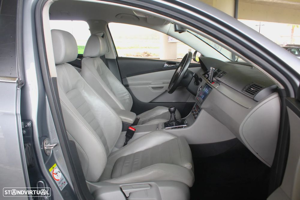 VW Passat Variant 2.0 TDi Sportline - 47