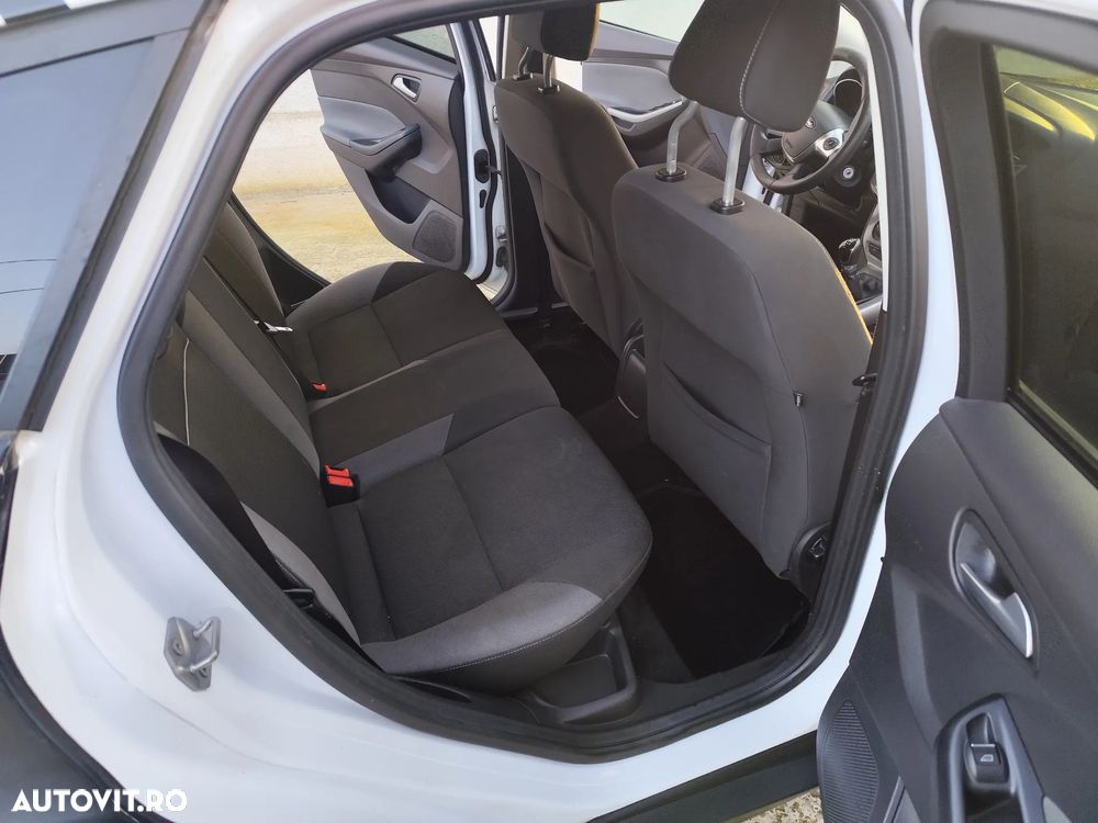 Ford Focus Turnier 1.6 Ti-VCT Champions Edition - 6