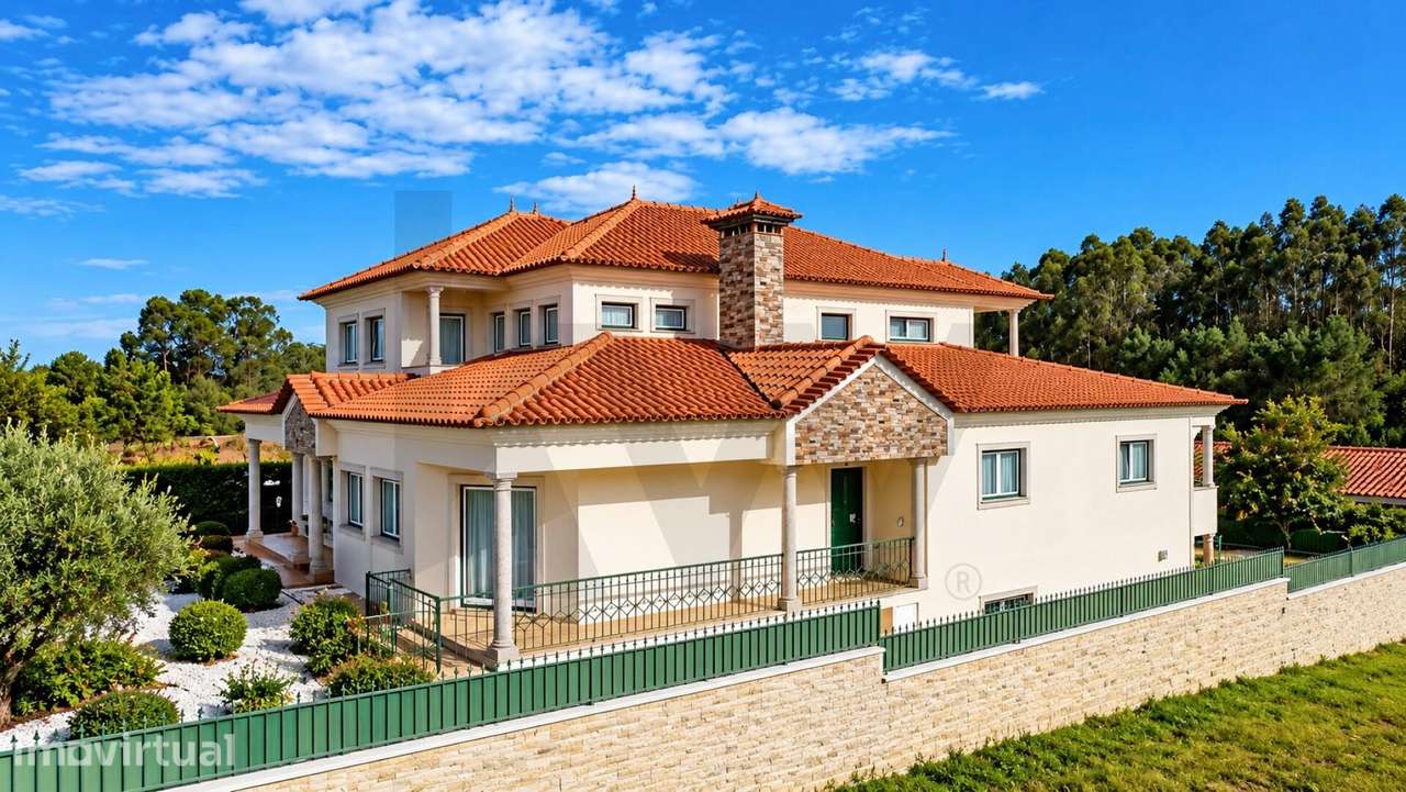 Moradia T5 com jardim, garagem e amplas áreas em Oliveirinha - Grande imagem: 2/26