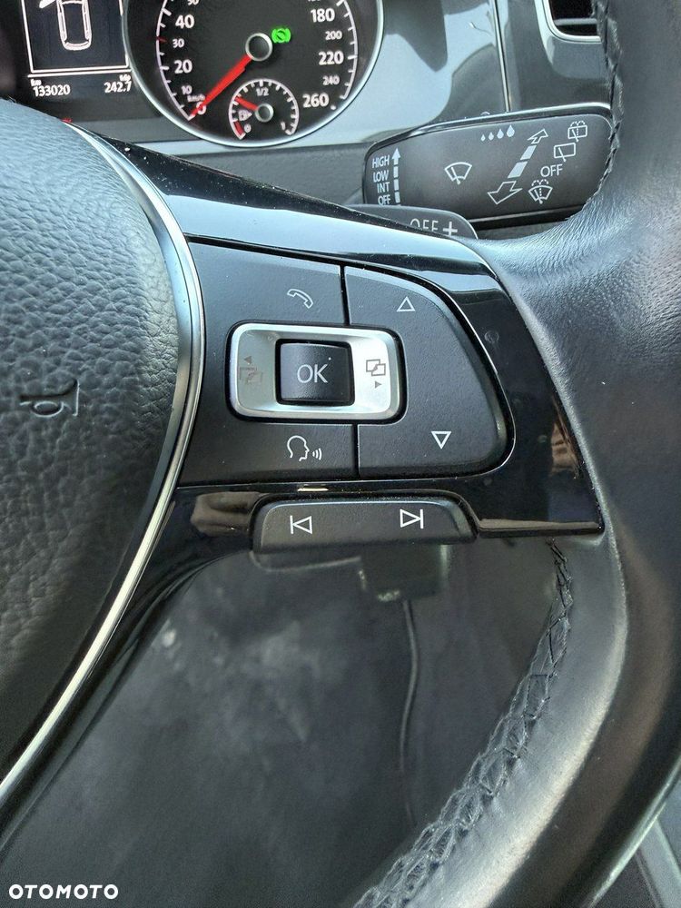 Volkswagen Golf - 22