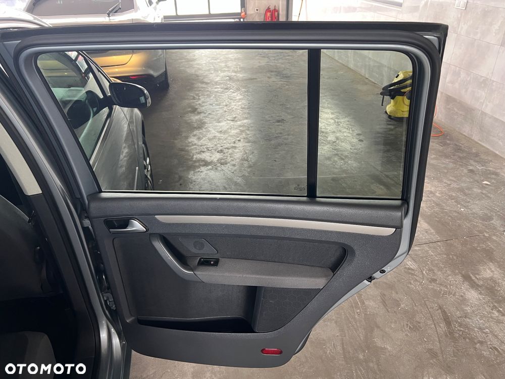 Volkswagen Touran 2.0 TDI DPF BlueMotion Technology Comfortline - 21