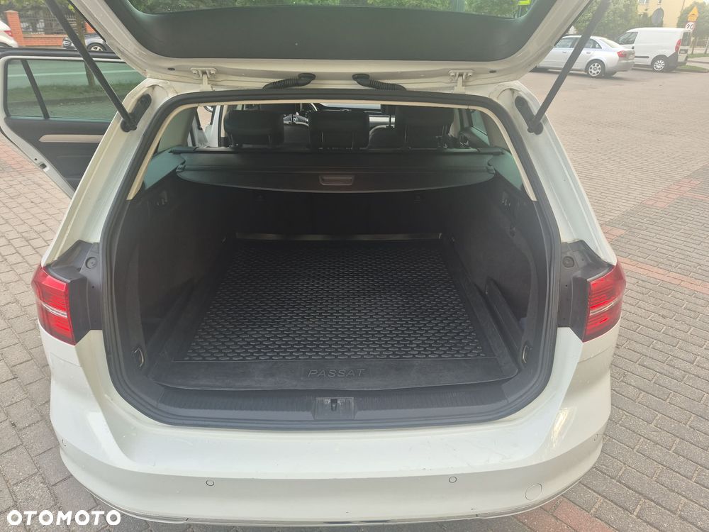 Volkswagen Passat 2.0 TDI (BlueMotion Technology) Highline - 17