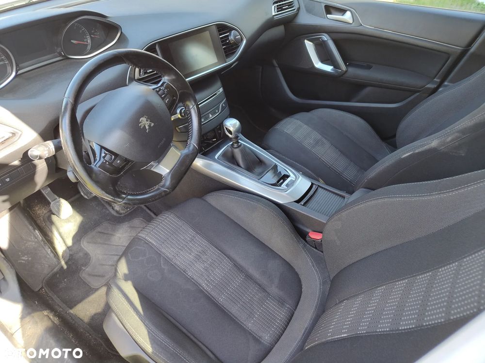 Peugeot 308 1.2 PureTech Allure S&S - 8