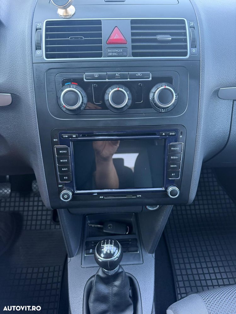 Volkswagen Touran - 10