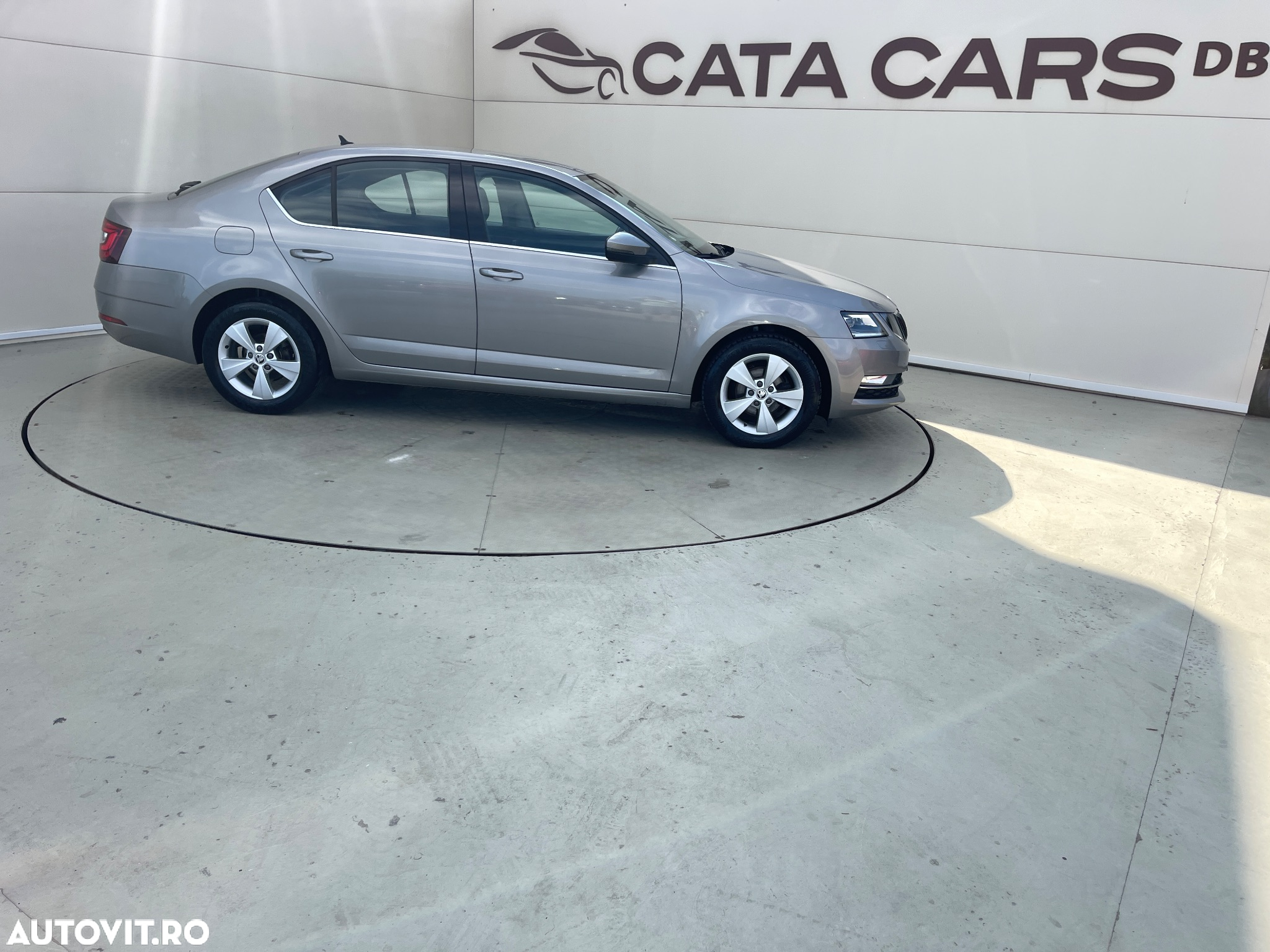 Skoda Octavia 1.6 TDI DSG Style - 17