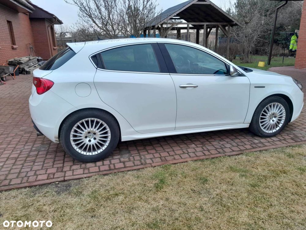 Alfa Romeo Giulietta 2.0 JTDM Distinctive - 9