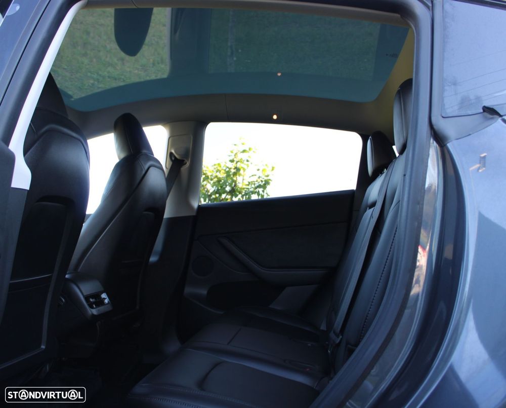 Tesla Model Y Long Range Dual Motor AWD - 12