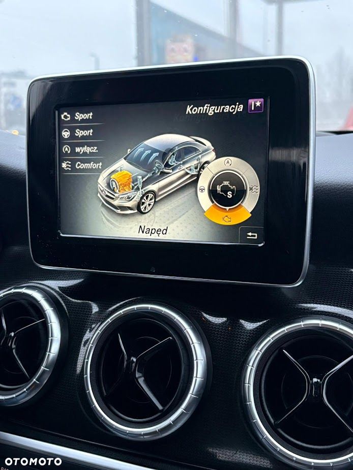 Mercedes-Benz CLA 180 7G-DCT - 20