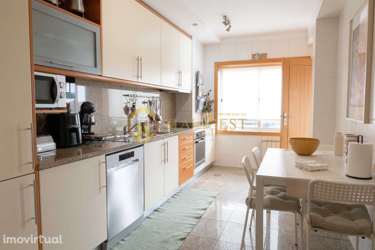 T2+1 com varanda e garagem para 2 carros no Edifício da Praça - Grande imagem: 4/19