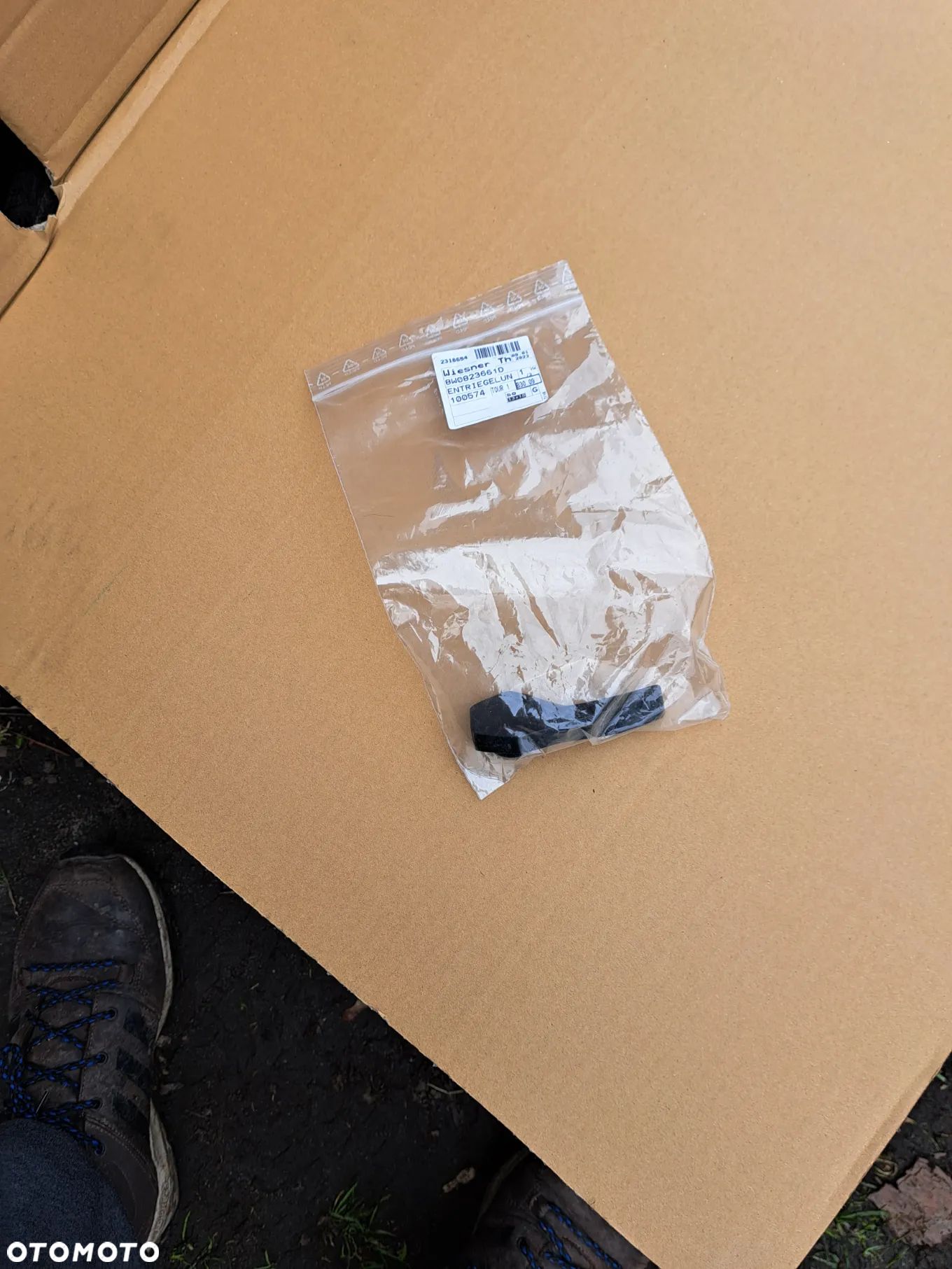 rączka dźwignia zwalniająca maski 8W0823661D Audi A4 B9 A5 F5 A6 C8 A7 Q2 VW Arteon Touareg - 1