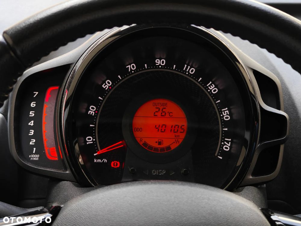 Toyota Aygo x-play - 13