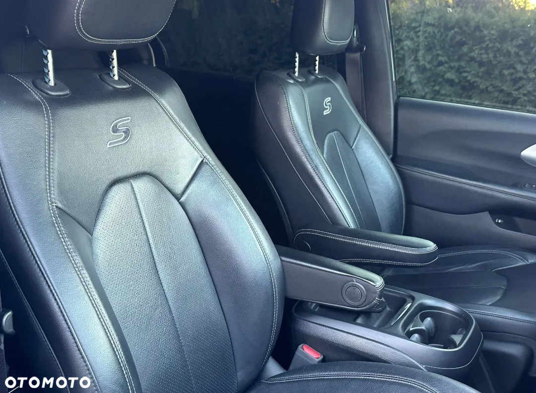 Chrysler Pacifica - 14