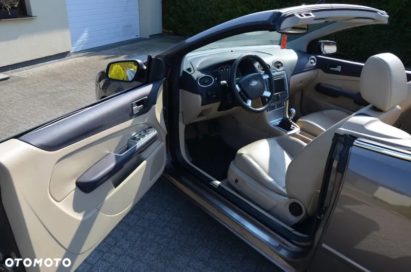 Ford Focus Coupe-Cabriolet 2.0 TDCi DPF Titanium - 25