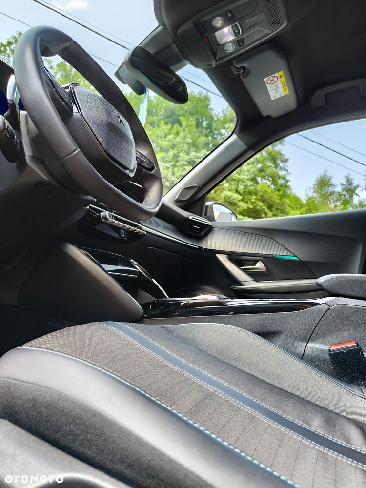 Peugeot 2008 BlueHDi 130 Allure S&S EAT8 - 13