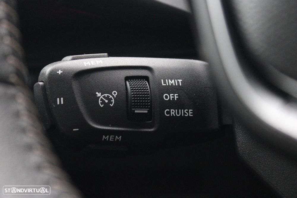 Peugeot 3008 1.5 BlueHDi Active — fotografia 13