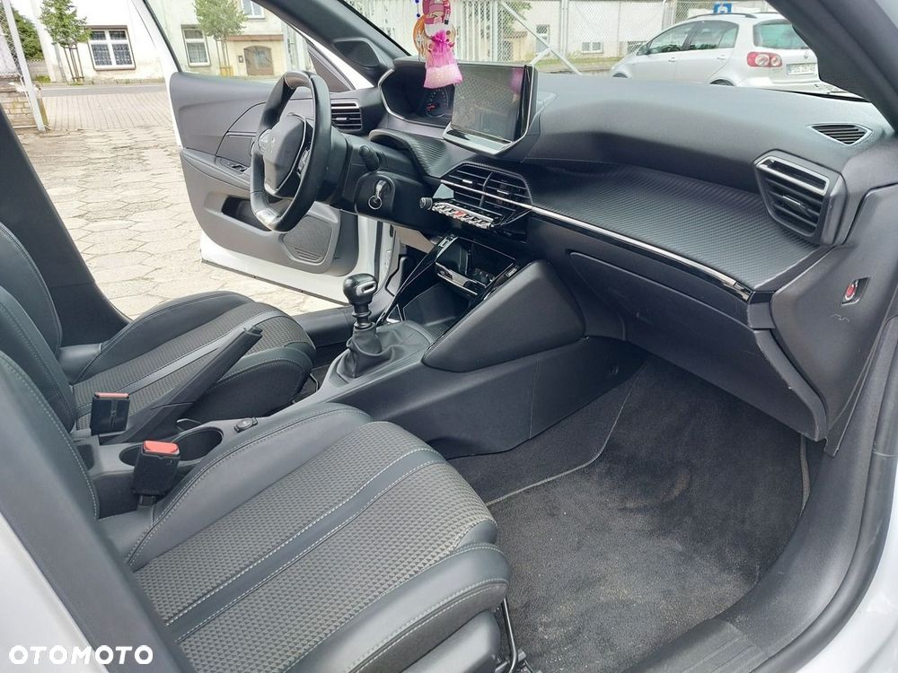 Peugeot 208 - 15