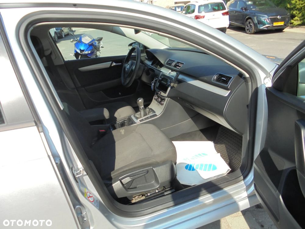 Volkswagen Passat 2.0 TDI Comfortline - 14