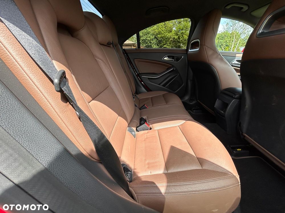 Mercedes-Benz CLA 200 7G-DCT - 17