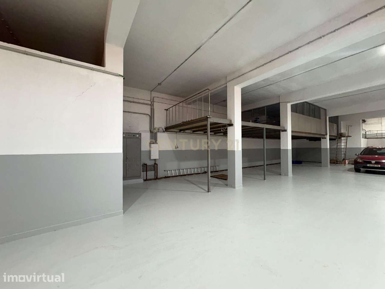 Armazém com 1.020 m2 à venda no centro de Casal de Cambra - Grande imagem: 5/52