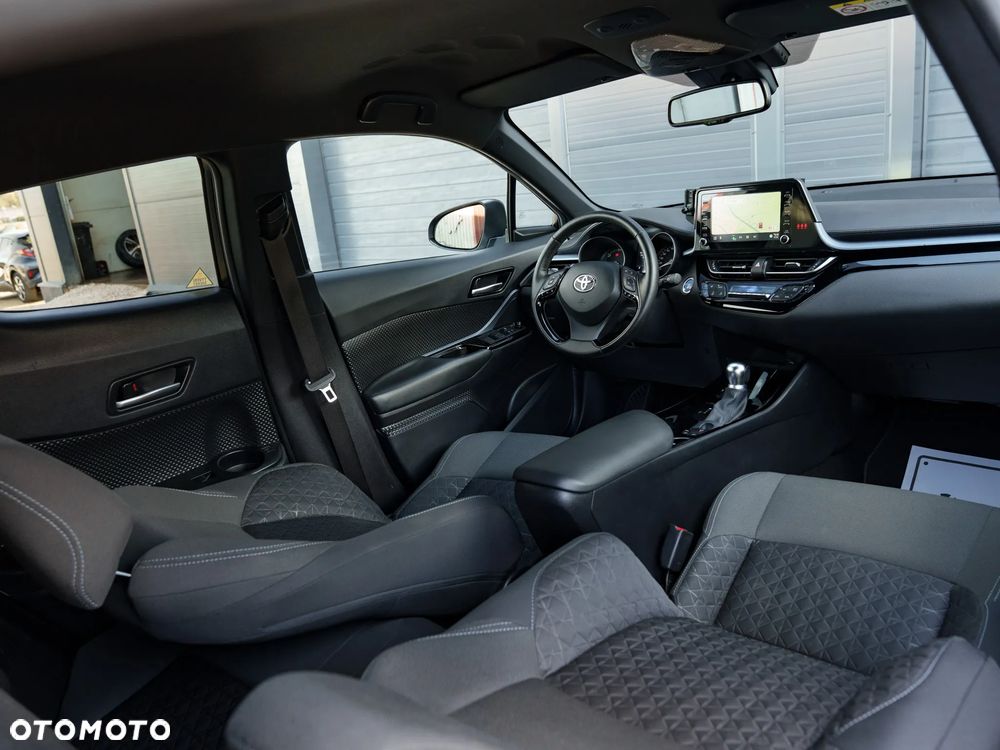 Toyota C-HR - 16