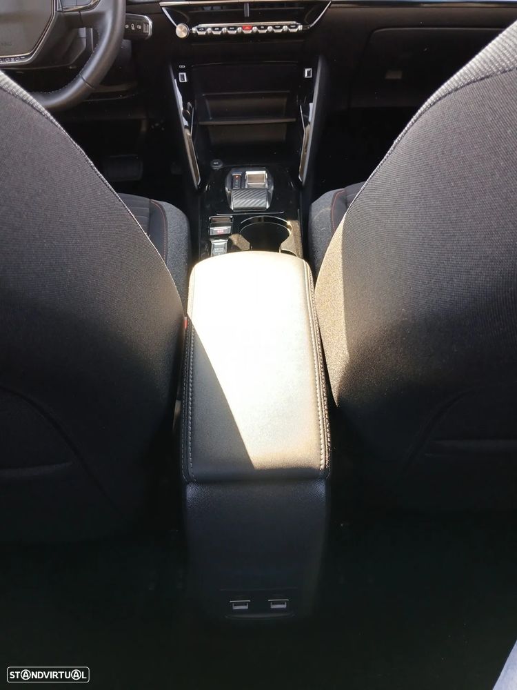 Peugeot 2008 1.2 PureTech Active Pack EAT8 - 21