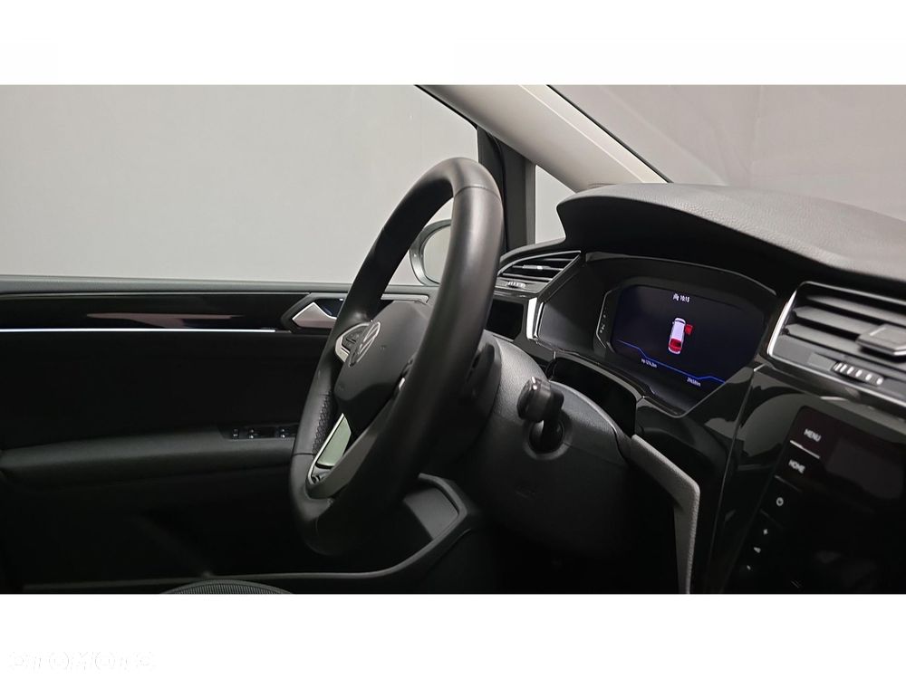 Volkswagen Touran - 27