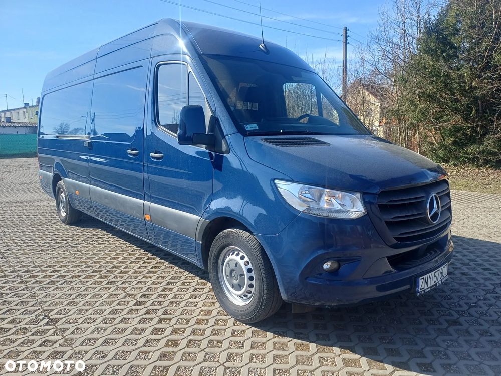 Mercedes-Benz 907 - 1