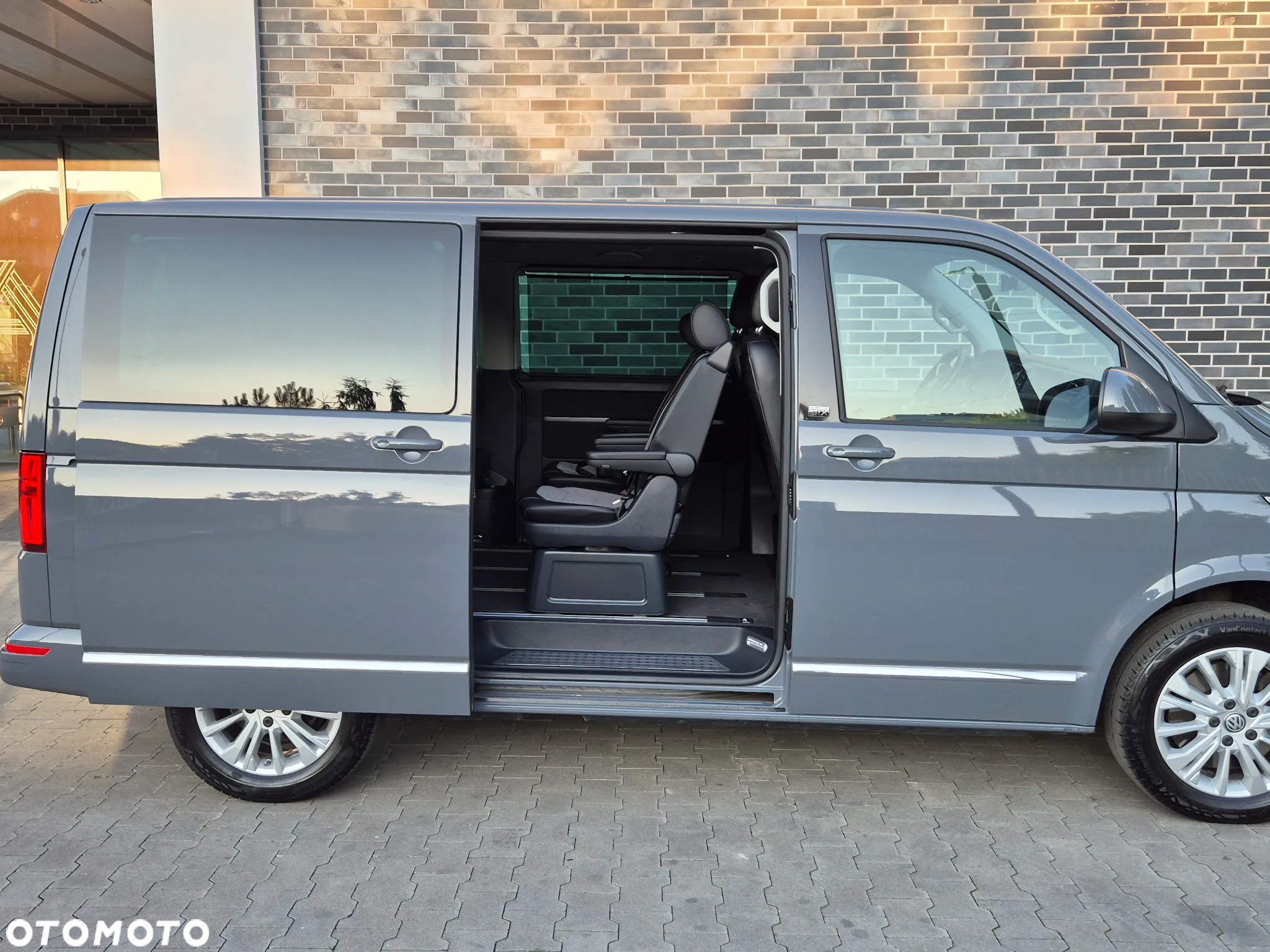 Volkswagen Multivan - 13