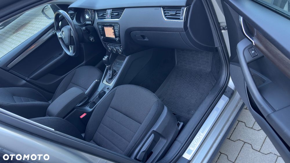 Skoda Octavia Combi 2.0 TDI 4x4 DSG Scout - 11
