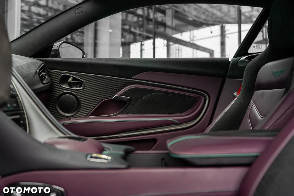 Aston Martin DBS - 22