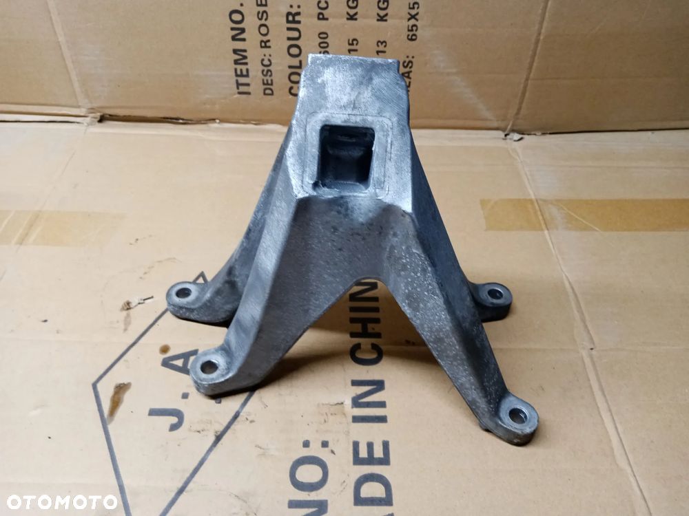 Łapa wspornik silnika BMW M5 G30 F90 4.4 V8 7853647 - 2