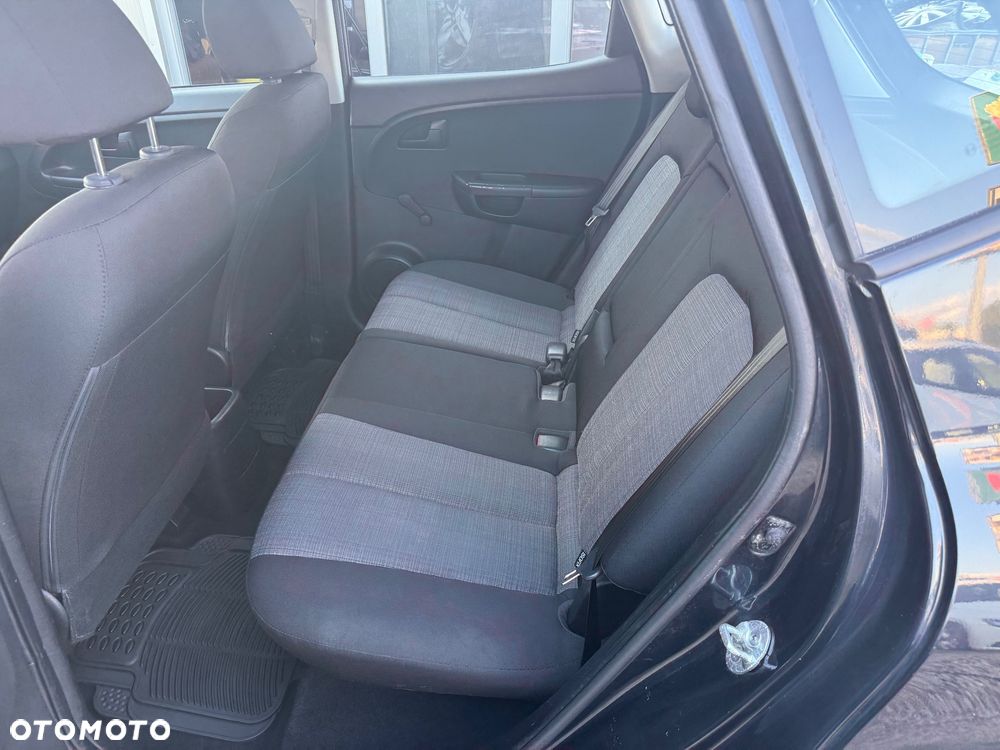 Kia Venga - 24
