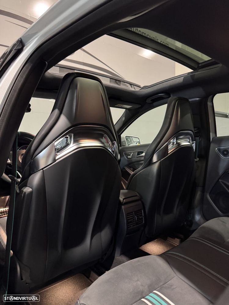 Mercedes-Benz A 45 AMG 4Matic Speedshift 7G-DCT PETRONAS 2015 World Champion Edition - 36