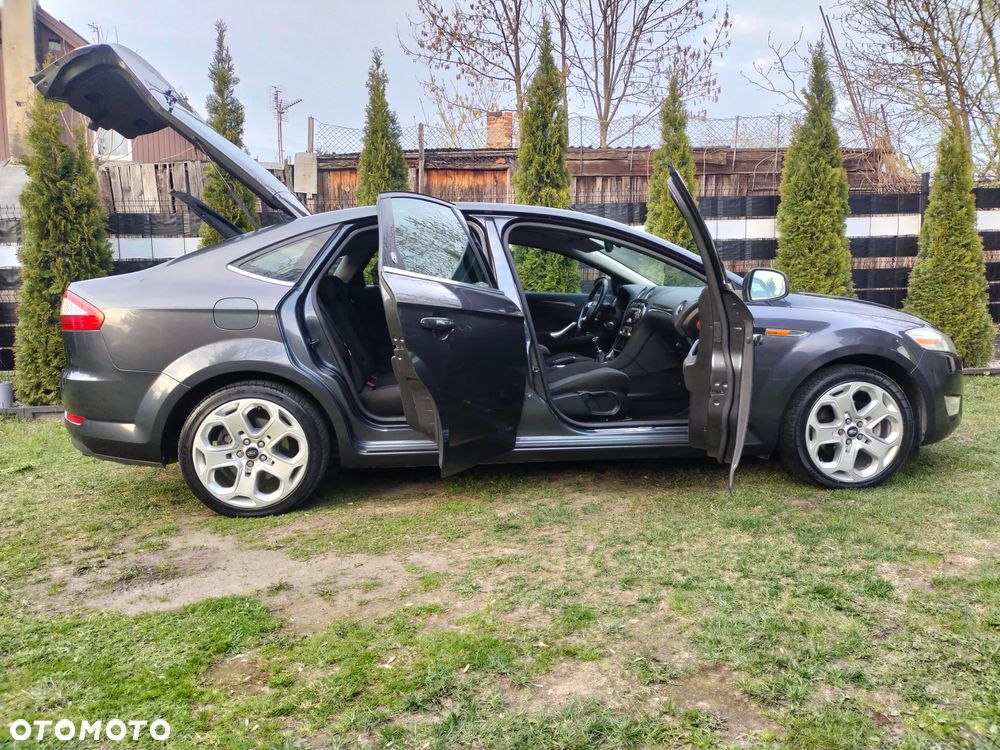 Ford Mondeo 2.5 Ghia - 14