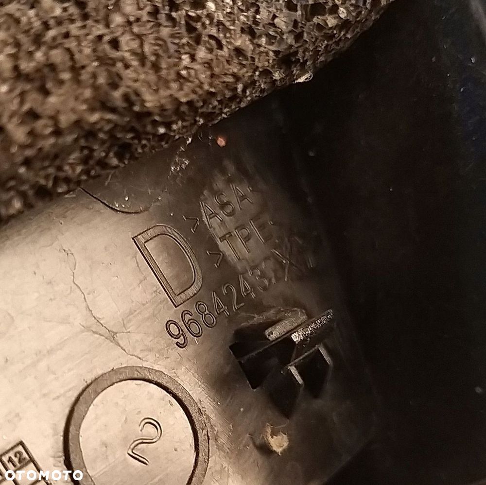 PEUGEOT 3008 ZAŚLEPKA TRÓJKĄT BŁOTNIKA PRAWY 96842432XY - 3