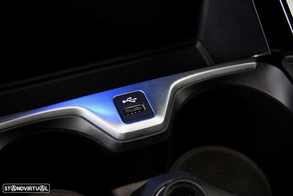 BMW 116 d Pack 50 anos M Auto - 40